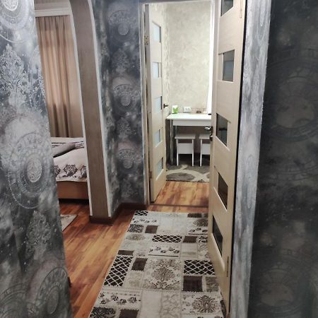 Apartamento Комфортная Квартира Для 2Х Персон Bishkek Exterior foto
