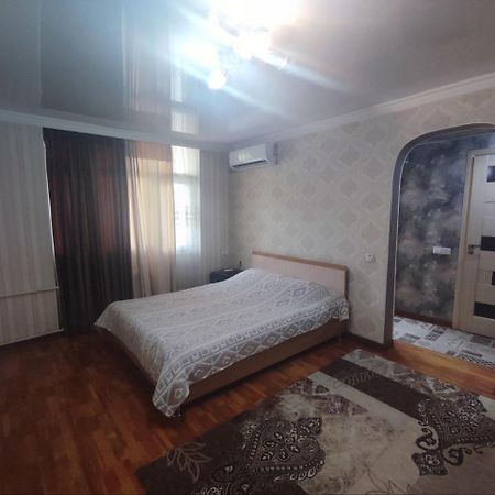 Apartamento Комфортная Квартира Для 2Х Персон Bishkek Exterior foto
