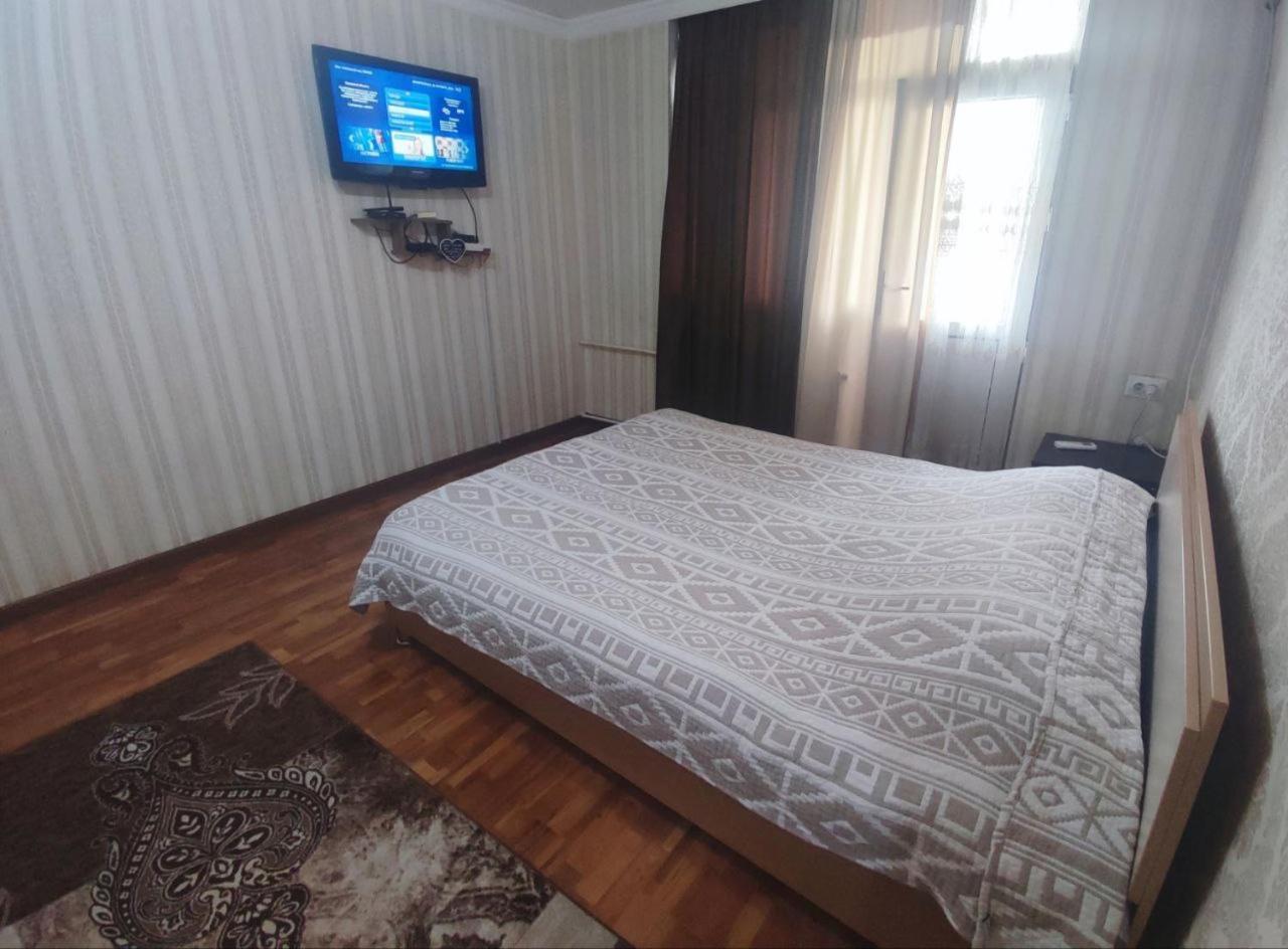 Apartamento Комфортная Квартира Для 2Х Персон Bishkek Exterior foto