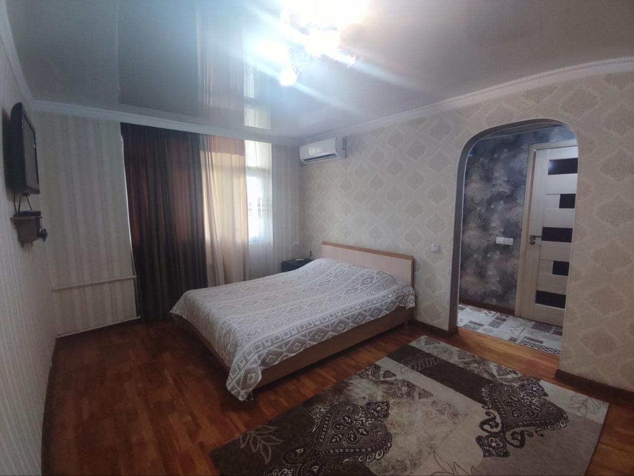 Apartamento Комфортная Квартира Для 2Х Персон Bishkek Exterior foto