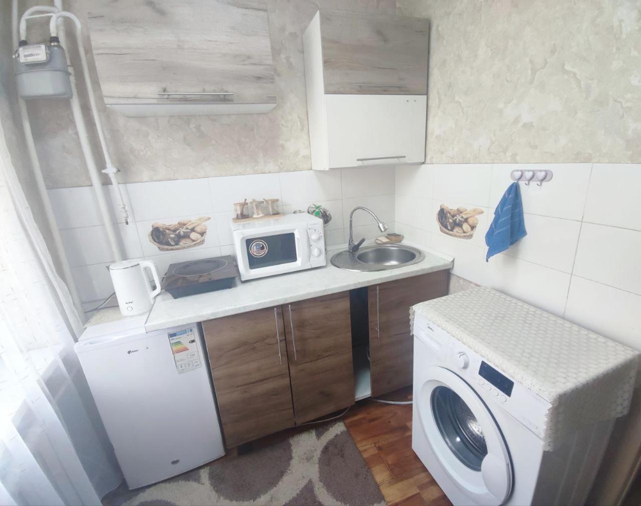 Apartamento Комфортная Квартира Для 2Х Персон Bishkek Exterior foto